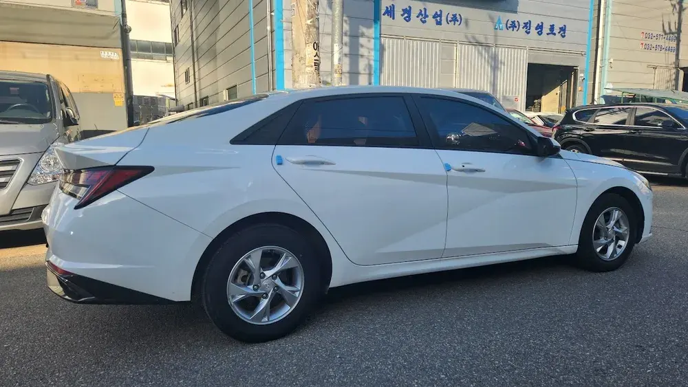 아반떼 측면 외관
